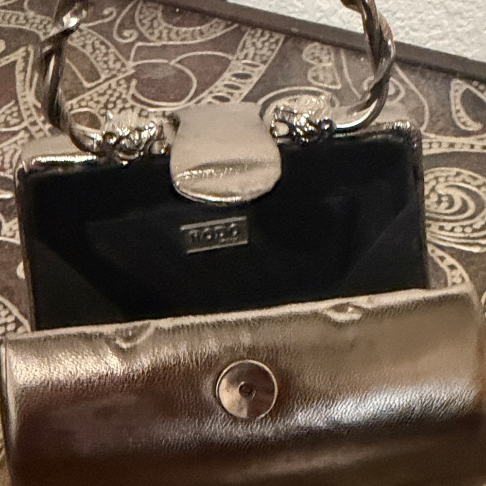 Rodo Metallic gold Clutch - Picture 4 of 7